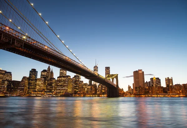 New york şehri. brooklyn Köprüsü'nün ünlü dönüm noktası — Stok fotoğraf