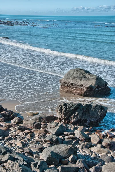 Queensland, Australia. Bella vegetazione e oceano lungo la costa . — Foto Stock