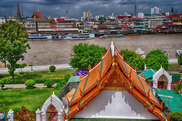 Ősi templom-Bangkok, nyári színek — Stock Fotó