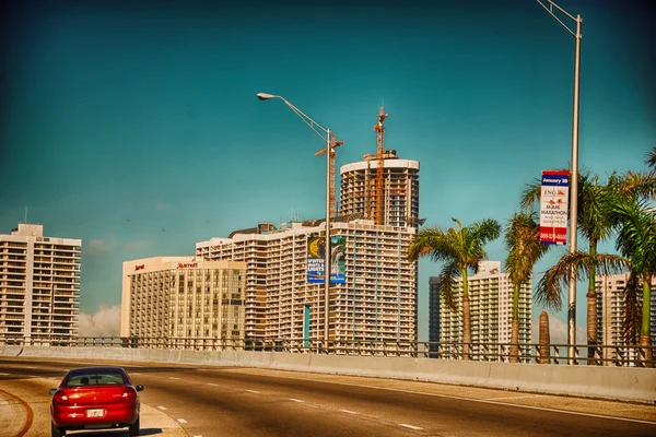 MIAMI - JAN 5: City architecture on January 5, 2011 in Miami — Stock Photo, Image