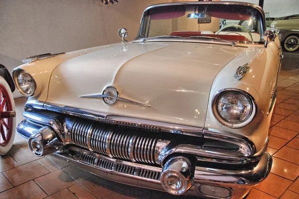 SARASOTA, FL - JAN 5: Beautiful old cars inside the Museum — Stock Photo, Image