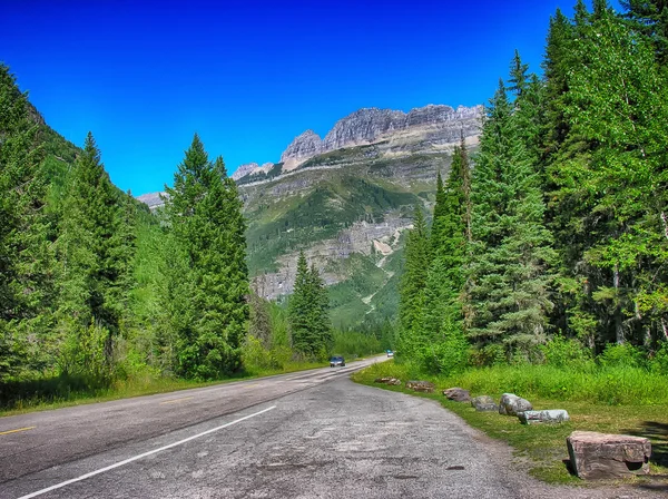 Beautiful summer colors of Glacier National Park, USA — Stock Photo, Image