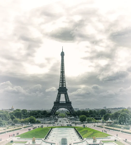 Parijs. prachtige september kleuren van de Eiffeltoren en trocadero — Stockfoto