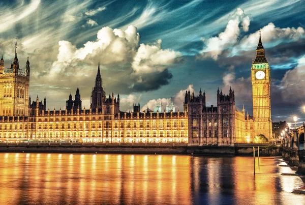 Londres. Spectaculaire vue de nuit de Westminster — Photo