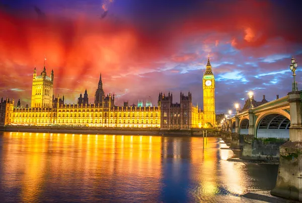 Wspaniały zachód słońca widok na panoramę Londynu. — Zdjęcie stockowe