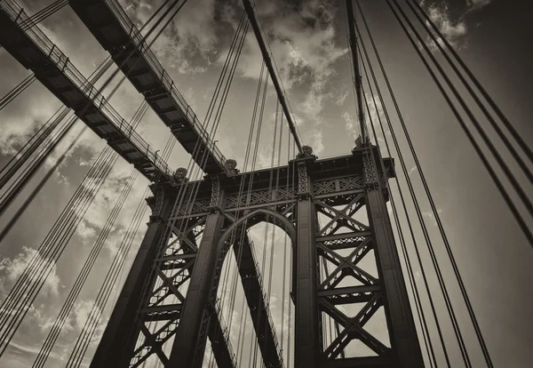 맨하탄 다리 철 탑의 금속 구조 — 스톡 사진