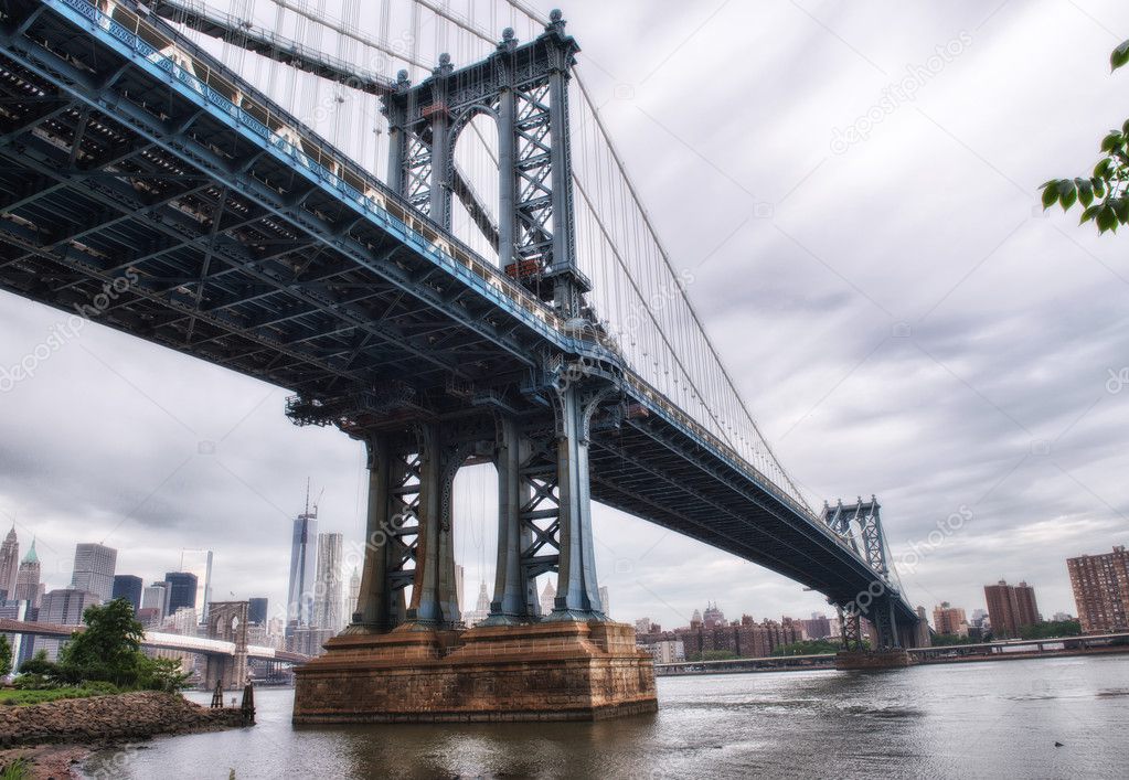 Metallic structure of Manhattan Bridge