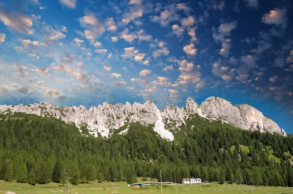 Barvy západu slunce Alpy - Dolomity v letní sezóně — Stock fotografie