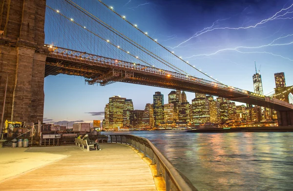 Tempesta su New York. Bellissimo skyline — Foto Stock