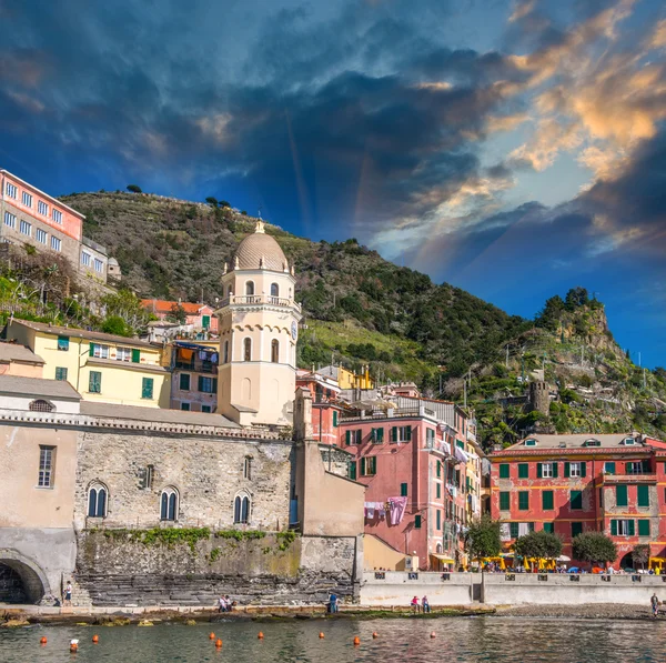 Pitoresca aldeia de riomaggiore — Fotografia de Stock