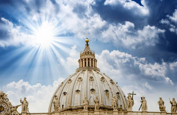 The dome of Saint Peter cathedral — Stock Photo, Image