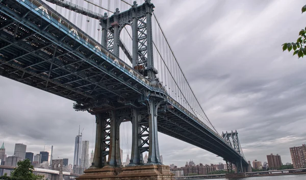 Metalliska struktur av manhattan bridge, new york city — Stockfoto