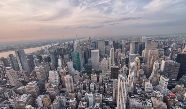 Midtown manhattan gökdelenlerin muhteşem havadan görünümü — Stok fotoğraf