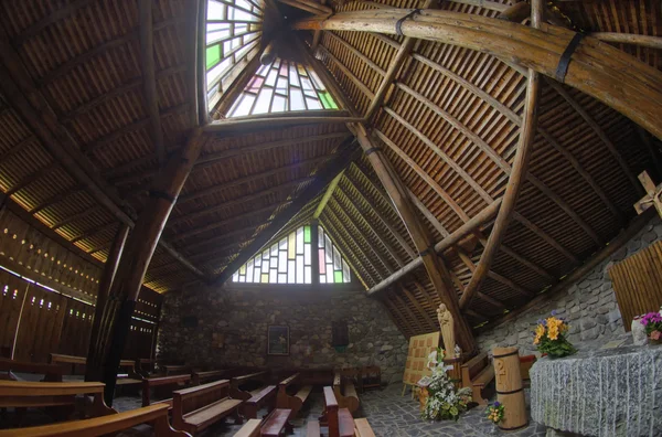 Chiesa di montagna Interno, vista fisheye — Foto Stock