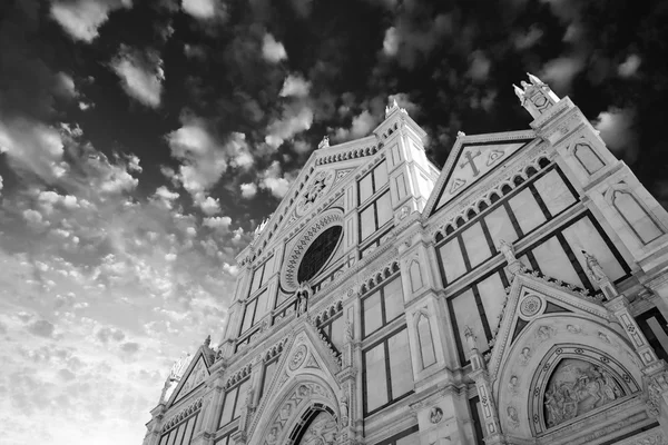 Kathedrale von Santa Croce in Florenz, Blick von der Straße — Stockfoto