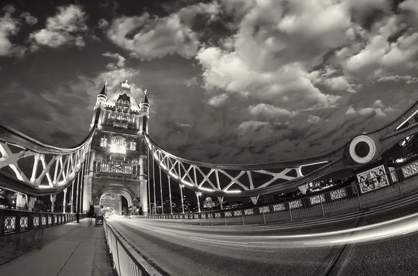 Krásné modré odstíny tower bridge při západu slunce v Londýně Stock Fotografie