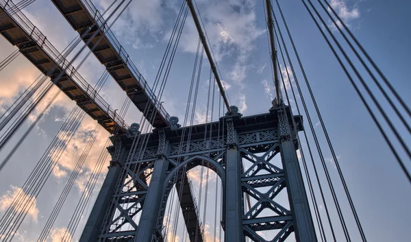 Kovové konstrukce pylonu manhattan bridge, new york city — Stock fotografie