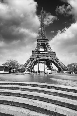 Paris. Eyfel Kulesi ile merdiven se görünümünü muhteşem mercek