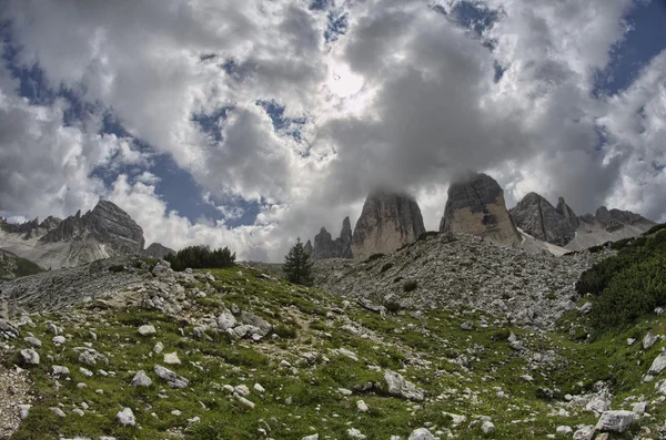 Le Tre Cime di Lavaredo, Italia. Splendido paesaggio alpi — Foto Stock