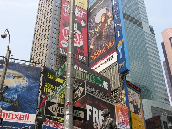 New York City - Sep 22: Times Square barvy a reklamy na září — Stock fotografie