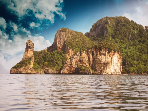 Thailand. prachtige natuur en vegetatie van kip eiland — Stockfoto