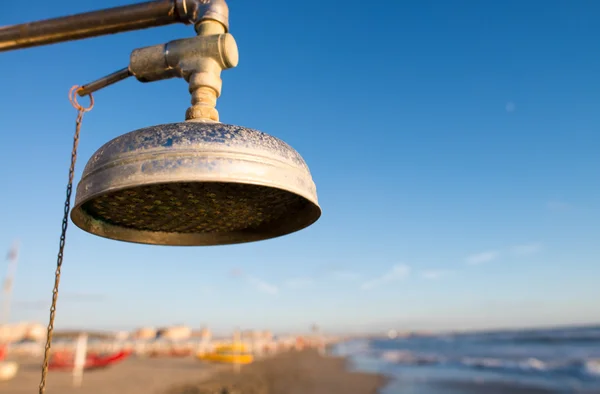 Shower equipment on a beautiful beach at sunset — Stock Photo, Image