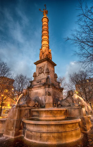 Paříž. náměstí Place de la bastille, v noci — Stock fotografie