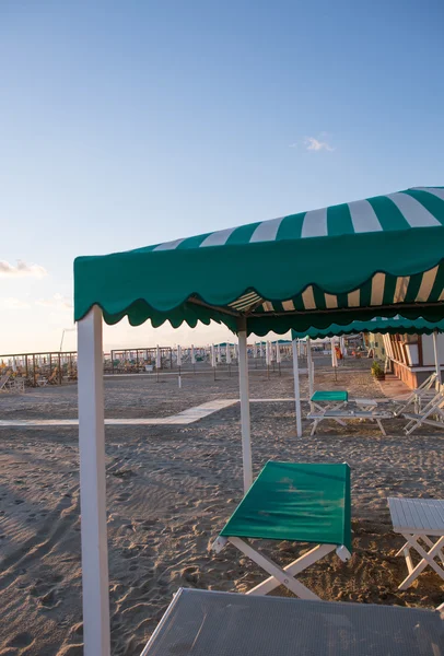 Beautiful beach bath on the coast of Tuscany - Sunset time — Stock Photo, Image