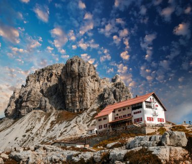 çarpıcı dağ manzarası.