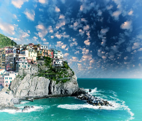 Cinque terre, italien. Schöne Aussicht im Frühling — Stockfoto