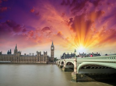 Londra, İngiltere. westminster Bridge harika görüntüsü