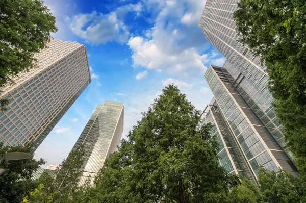 Londres, Canary Wharf. Hermosa vista de los rascacielos — Foto de Stock