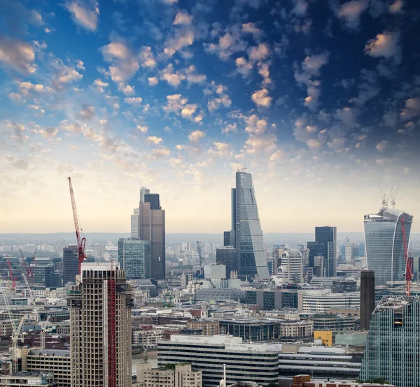 London. Beautiful city skyline at dusk, aerial view — Stock Photo, Image