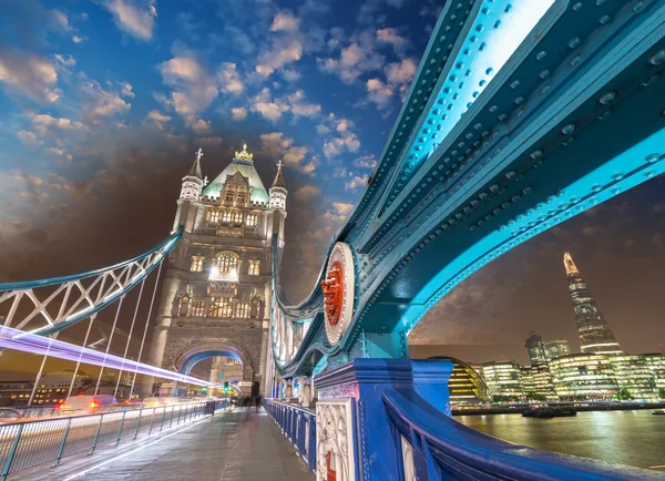 Londyn. wspaniałość mostu tower bridge — Zdjęcie stockowe