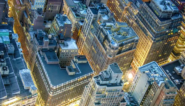 Wonderful New York City skyline with urban skyscrapers at night — Stock Photo, Image