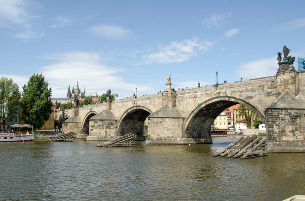 Vista del Puente de Carlos en Praga (Karluv Most ) — Foto de Stock