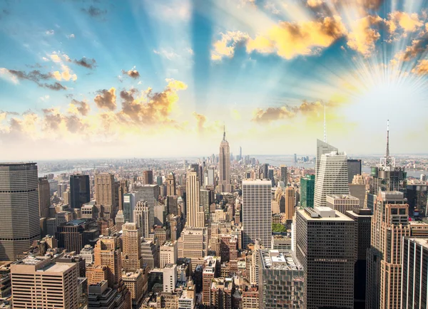 Pôr do sol impressionante em Nova York . — Fotografia de Stock