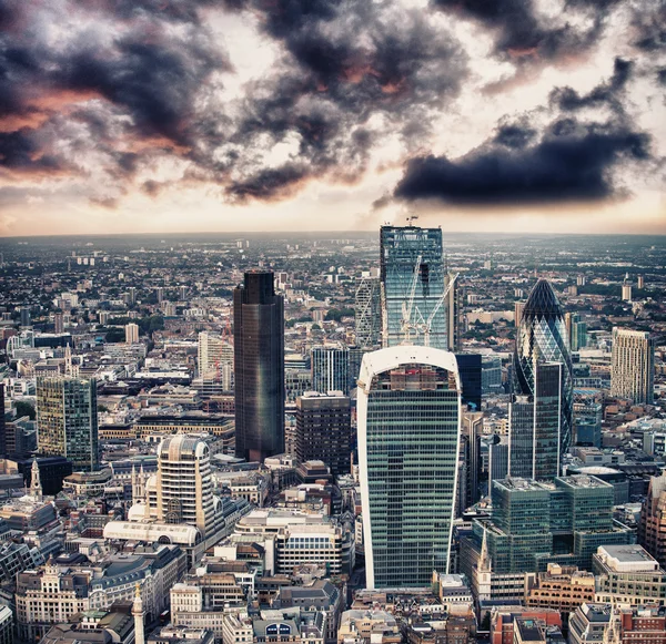 Pôr do sol deslumbrante sobre a cidade de Londres . — Fotografia de Stock