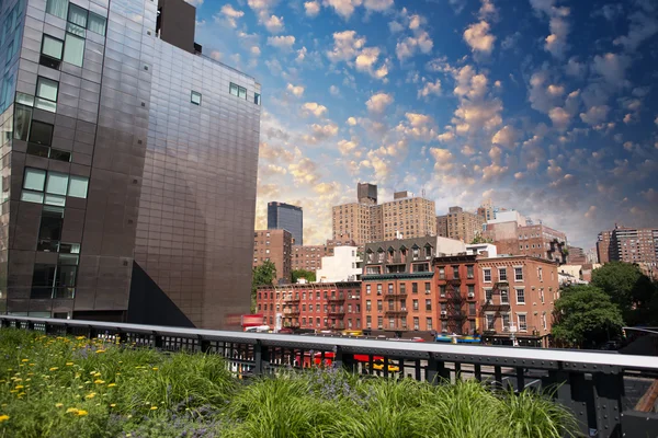 Beautiful view of Manhattan skyline as seen from High Line Park — Stock Photo, Image