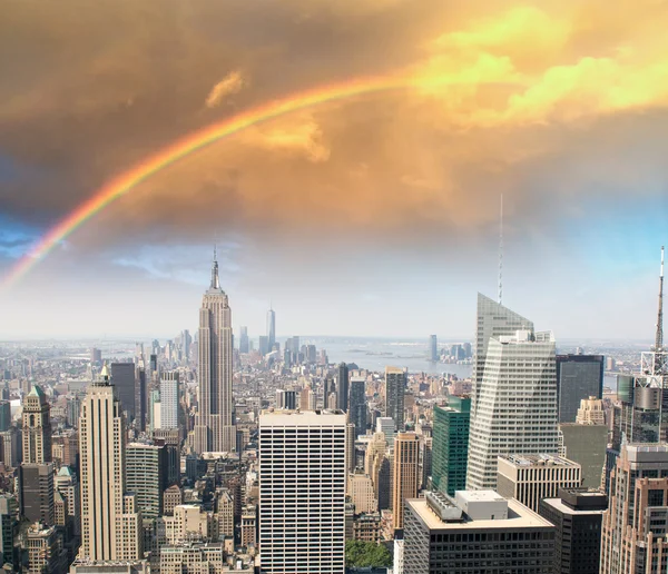 Rainbow over Manhattan sky — Stock Photo, Image
