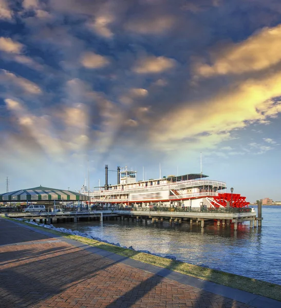 Nya orleans. kända bateaux på Mississippifloden — Stockfoto