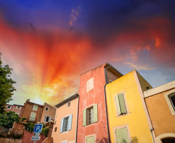 Roussillon, provence - Fransa renkli evleri — Stok fotoğraf