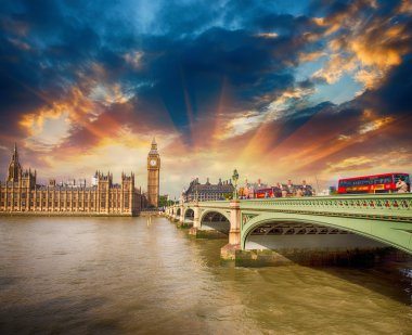 Westminster bridge t için geçiş klasik kırmızı Çift katlı otobüs