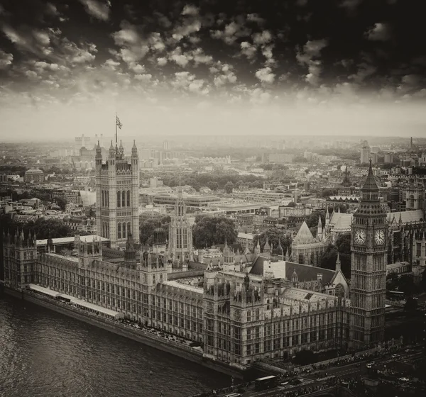 London, UK. Houses of Parliament and Big Ben, beautiful aerial v — Stock Photo, Image