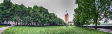 Londra. Victoria bahçeleri ve westminster Sarayı