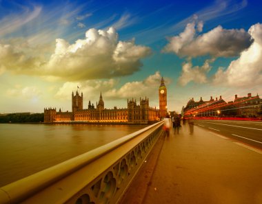 Westminster bridge Londra, İngiltere. güzel manzara evlerin PA