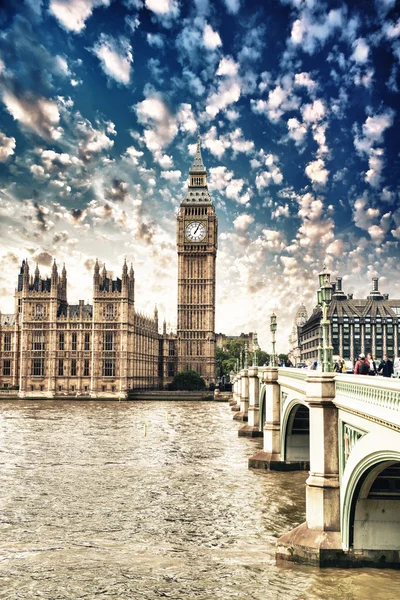 Westminsterský palác, palác westminster - Londýn krásné slunce — Stock fotografie