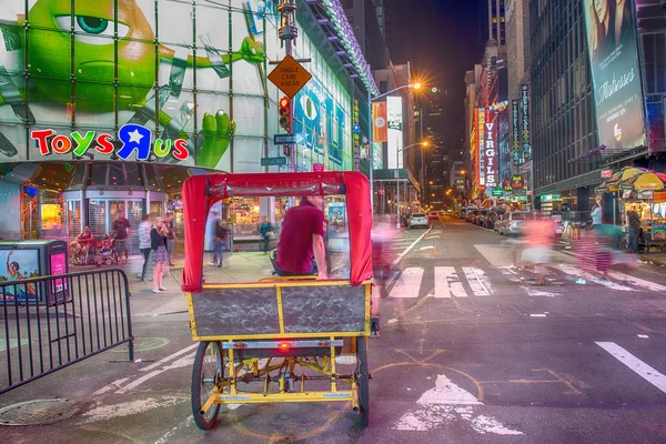 NEW YORK CITY - JUN 15: Pedicab driver in Times Square, June 15, — Stock Photo, Image