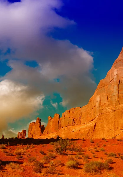 Arches Ulusal Parkı, utah. gün batımı ile muhteşem kaya oluşumları — Stok fotoğraf