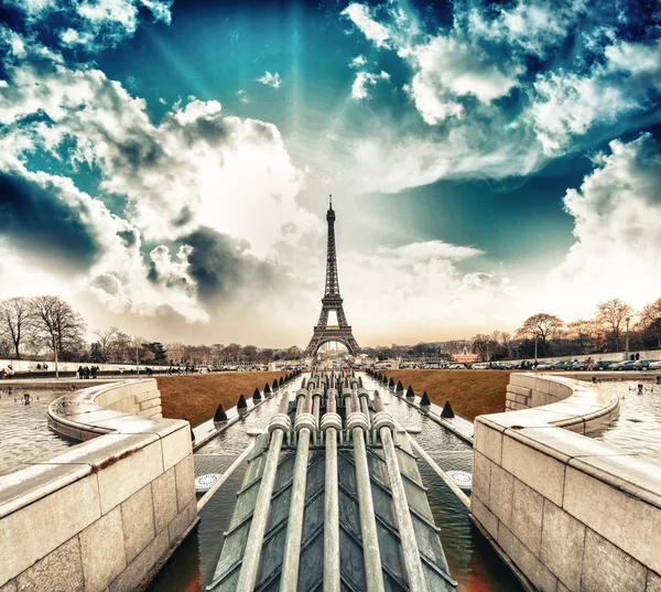 Paris. wunderschönes Wahrzeichen des Eiffelturms, Blick bei Sonnenuntergang vom troc — Stockfoto